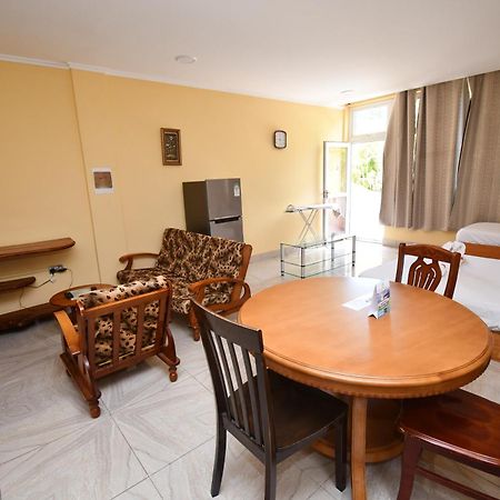 Reef Holiday Apartments Anse aux Pins Exterior foto