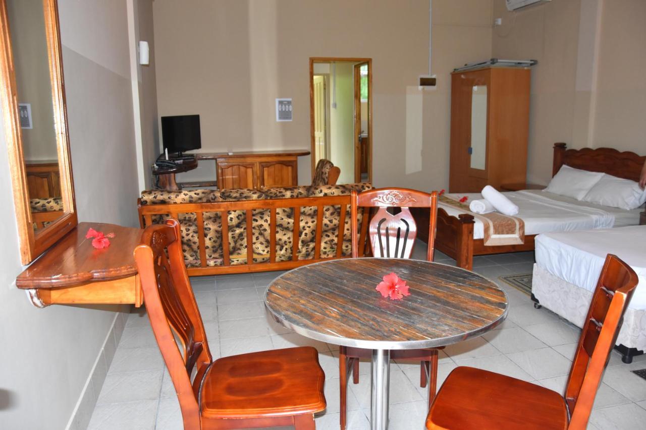 Reef Holiday Apartments Anse aux Pins Exterior foto