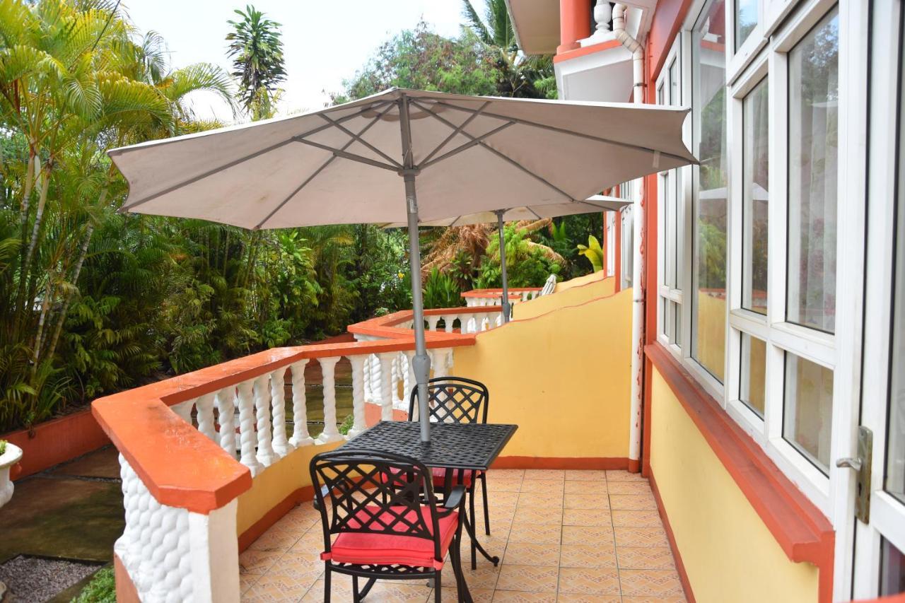 Reef Holiday Apartments Anse aux Pins Exterior foto
