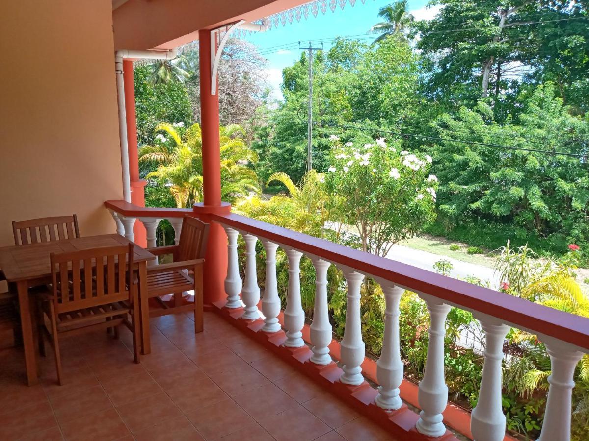 Reef Holiday Apartments Anse aux Pins Exterior foto