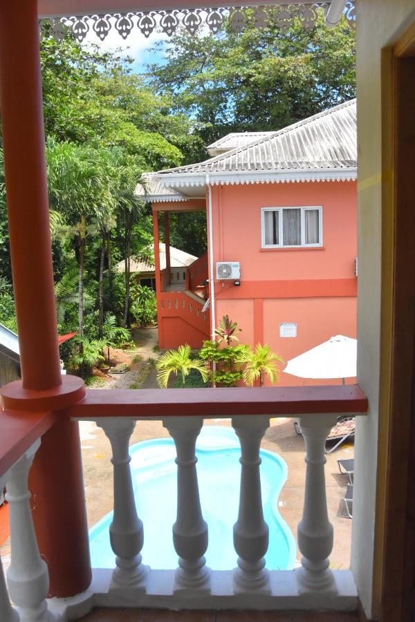 Reef Holiday Apartments Anse aux Pins Exterior foto