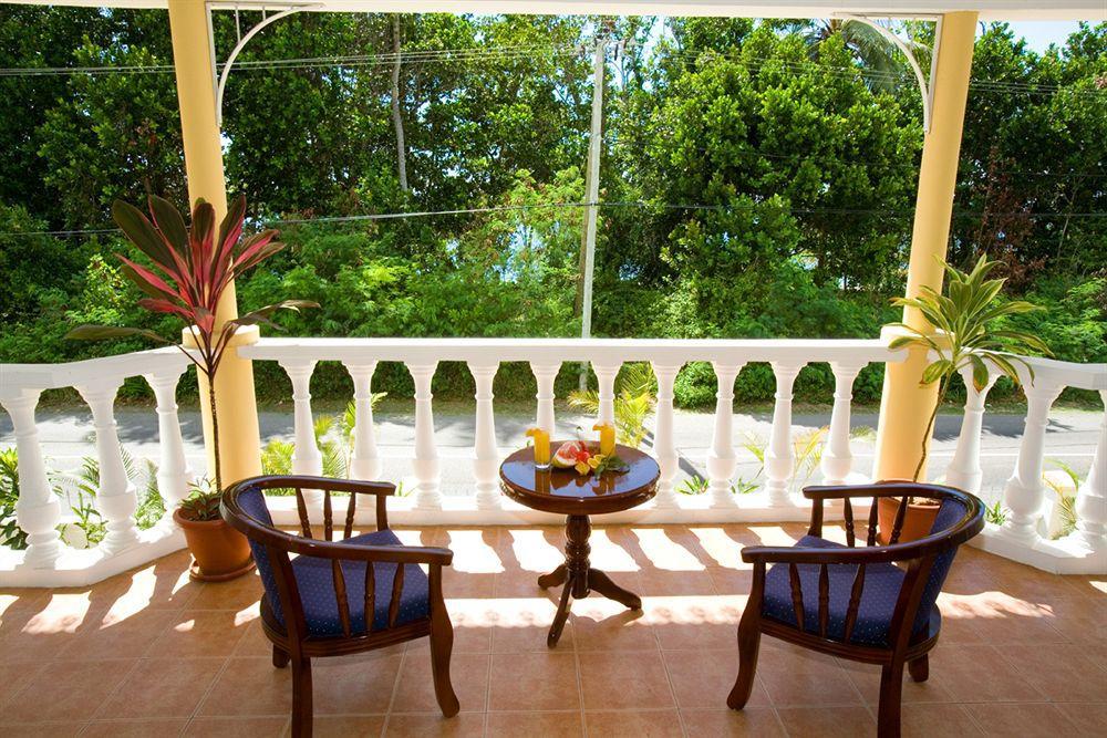Reef Holiday Apartments Anse aux Pins Exterior foto
