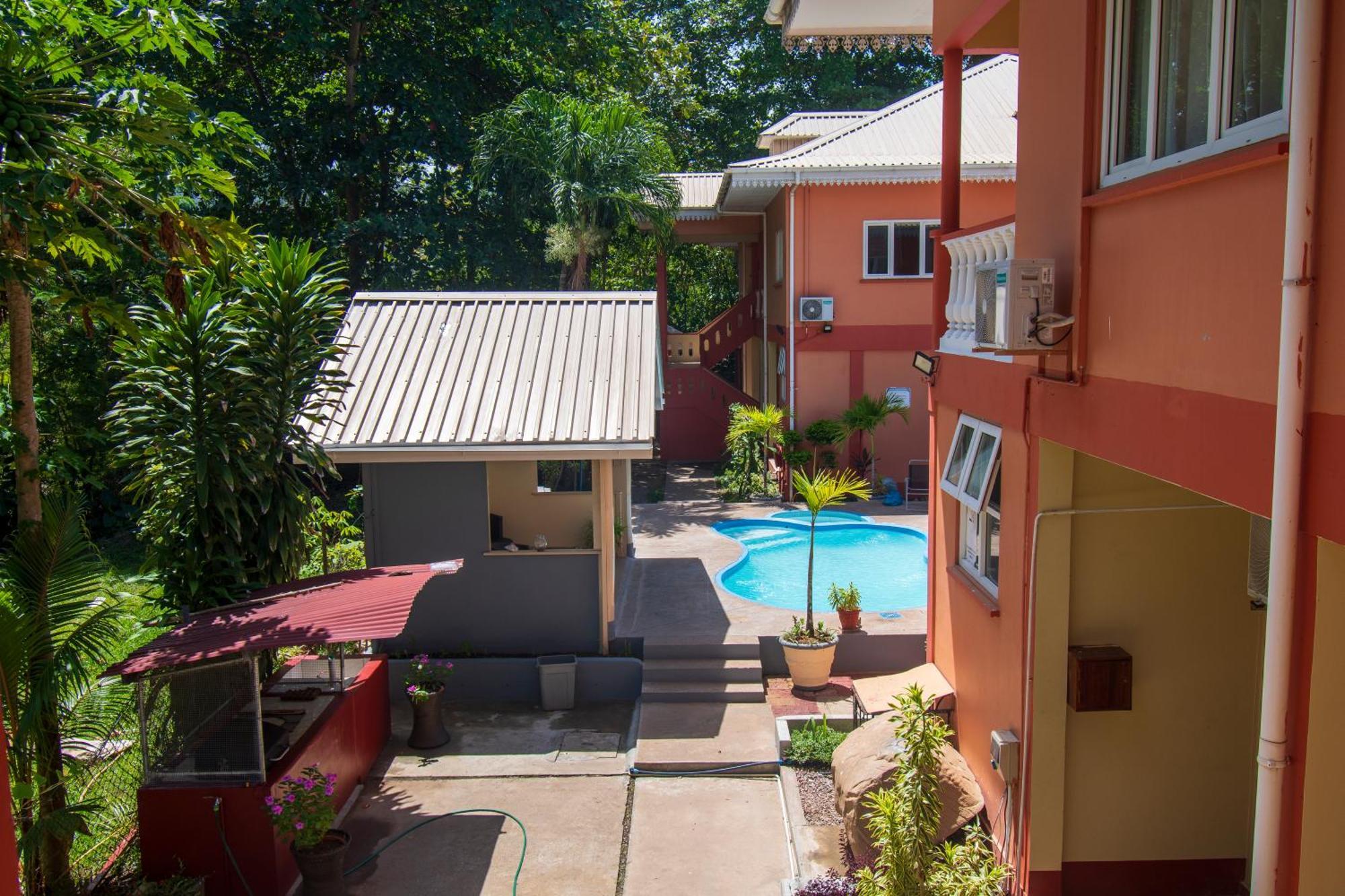 Reef Holiday Apartments Anse aux Pins Exterior foto
