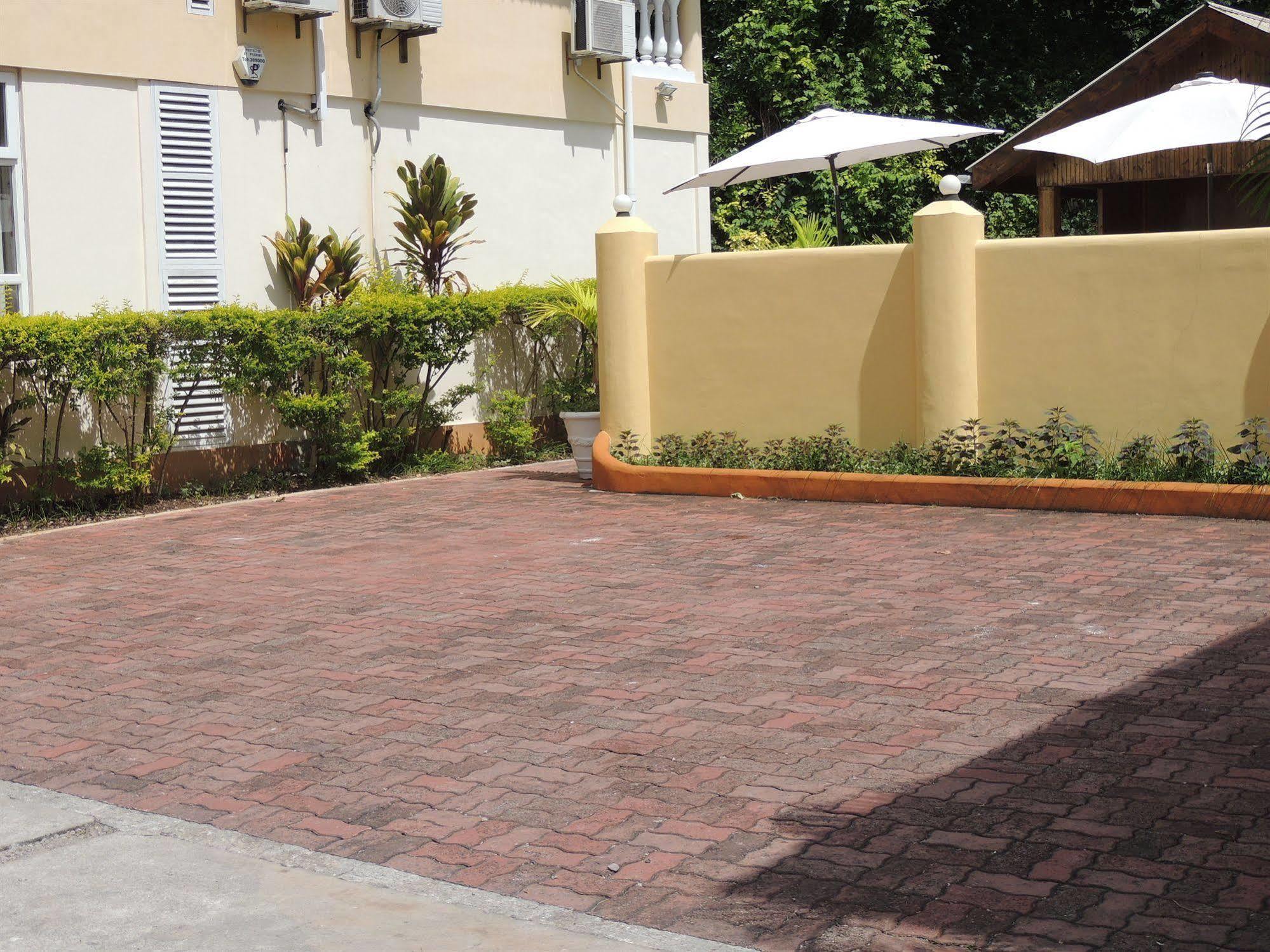 Reef Holiday Apartments Anse aux Pins Exterior foto