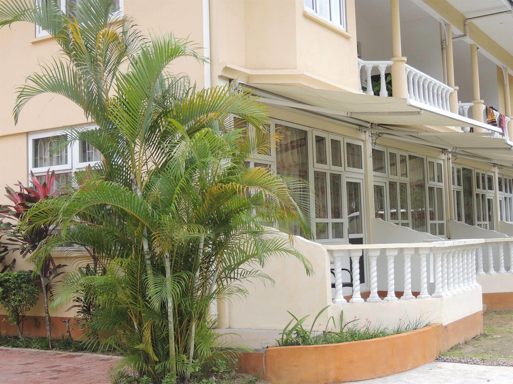 Reef Holiday Apartments Anse aux Pins Exterior foto
